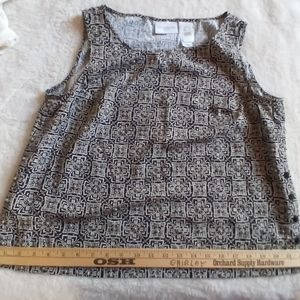 Sleeveless Liz Claiborne PL Blouse with Side Button Accents Black & Off White